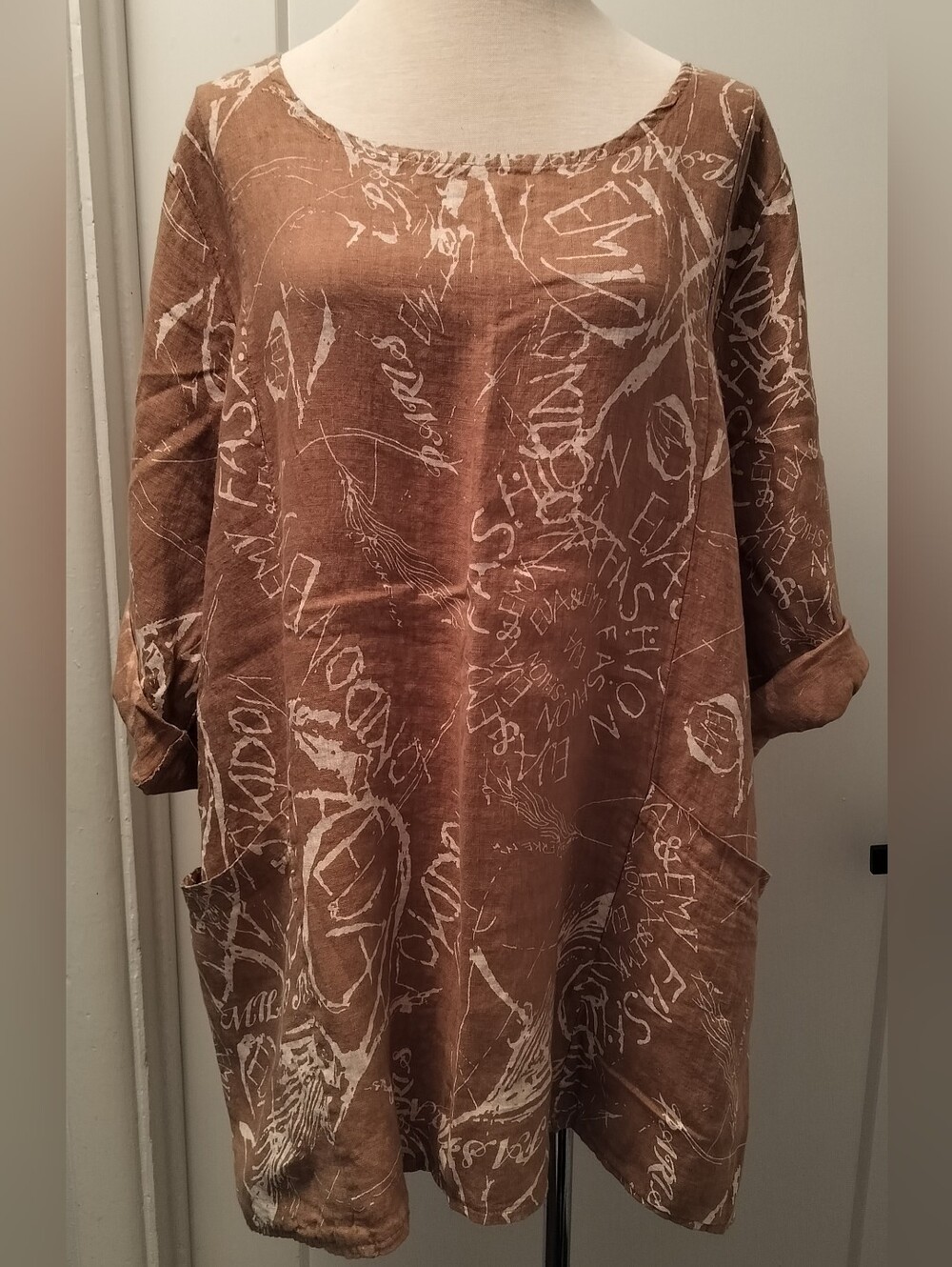 Everyday Script-Print Linen Tunic in Brown